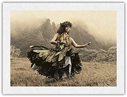 חצאית מתנדנדת-רקדנית הולה הוואי בחצאית עלה טי - תצלום וינטג 'בגוון ספיה מאת אלן הוטון ג. 1960 - הדפס אמנות