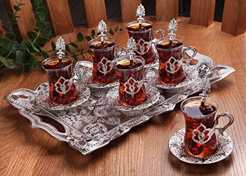 משקפי תה ערבית טורקית של Lamodahome סט של 6 עם כפות כסף, מחזיקים וצלוחיות עם מגש הגשה - סט מפואר בעבודת יד, מתנה,