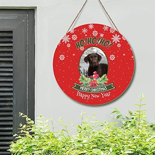 דלת כניסה לחג המולד זרי זר כלב בשלג עץ אדום לוח עץ שמח חג שמח הו הו שלט עץ שנה טובה כלב אקיטה שלט לסלון ביתי 10x10in