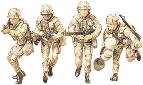 טמיה מדגמנת את חיל הרגלים המודרני של צבא ארצות הברית